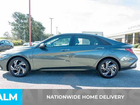 Used 2025 Hyundai Elantra Sport FWD image 4