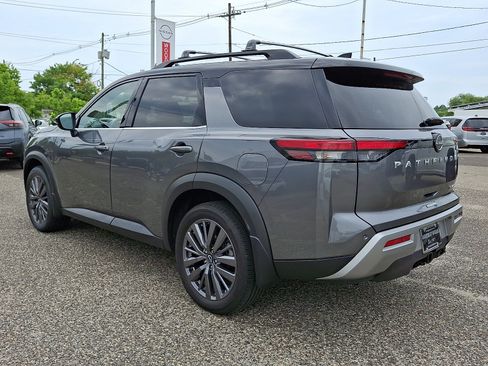 Certified 2023 Nissan Pathfinder SL w/ SL Premium Package AWD/4WD image 4
