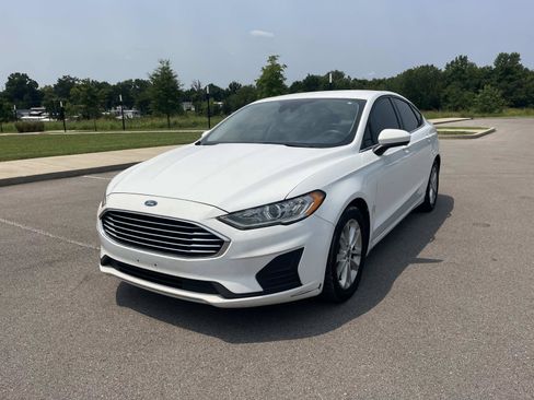 Used 2019 Ford Fusion SE FWD image 3