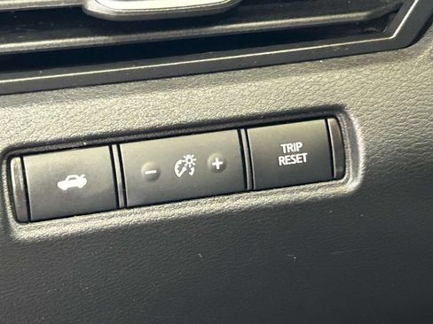 Used 2024 Nissan Altima 2.5 SV FWD image 18