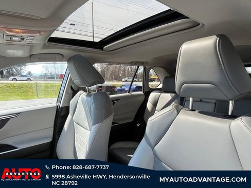 Used 2020 Toyota RAV4 XLE Premium image 8