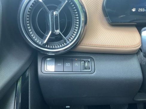 Used 2025 Chevrolet Equinox ACTIV w/ Safety and Technology Package AWD/4WD image 9