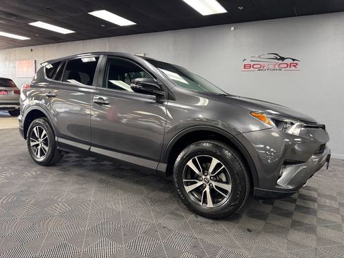 Used 2018 Toyota RAV4 XLE image 1