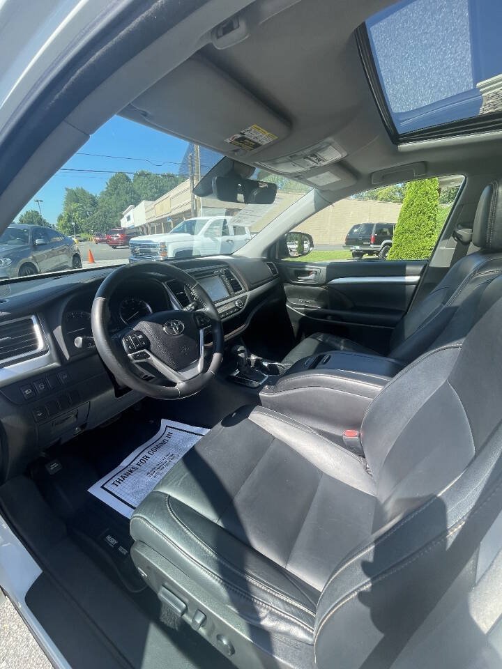 Used 2017 Toyota Highlander XLE FWD image 10