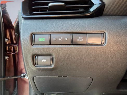 Used 2025 Nissan Sentra SV FWD image 17