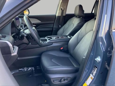 Used 2024 Toyota Grand Highlander AWD image 8
