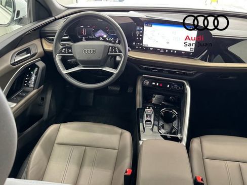 Used 2025 Audi Q5 Premium w/ Convenience Package image 29