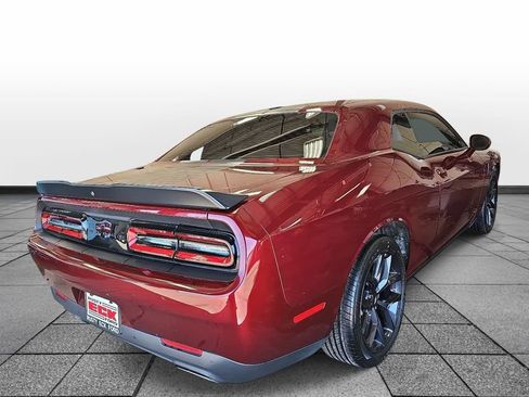 Used 2022 Dodge Challenger SXT w/ Driver Convenience Group RWD image 5