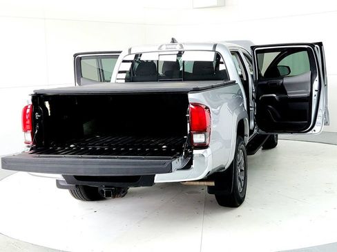Certified 2022 Toyota Tacoma SR5 AWD/4WD image 11