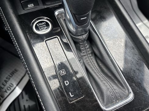 Used 2023 Nissan Kicks SR w/ Exterior Package FWD image 32
