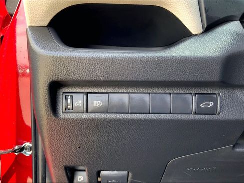 Used 2025 Toyota RAV4 XLE image 33