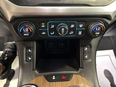 Used 2017 GMC Acadia SLE FWD image 17