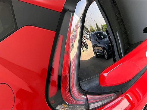 Used 2024 Kia Soul S FWD image 39
