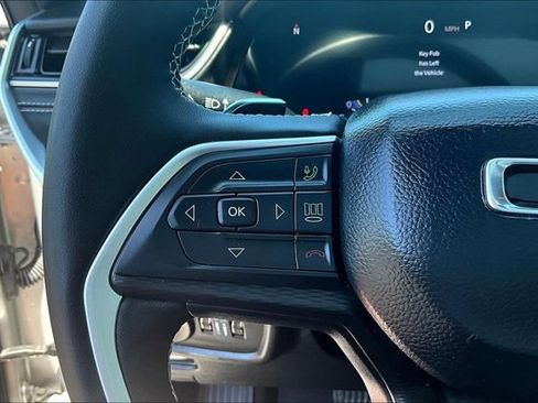 Used 2025 Jeep Grand Cherokee 4WD image 11