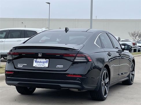Used 2025 Honda Accord Sport image 4