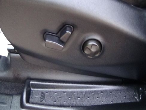 Certified 2025 Chrysler Pacifica Select FWD image 16