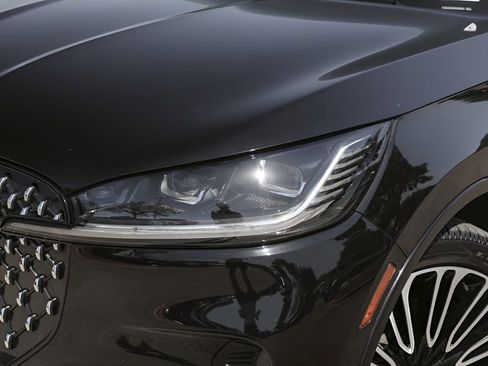 Used 2025 Lincoln Aviator Black Label image 3