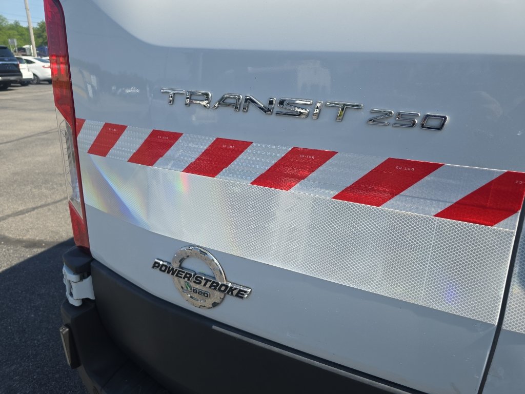 Used 2015 Ford Transit 250 130 Low Roof RWD image 21