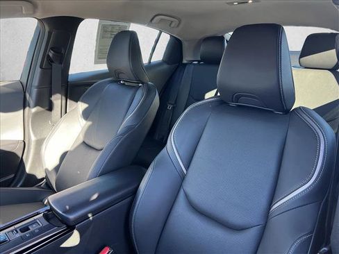 Used 2025 Toyota Prius XLE image 16