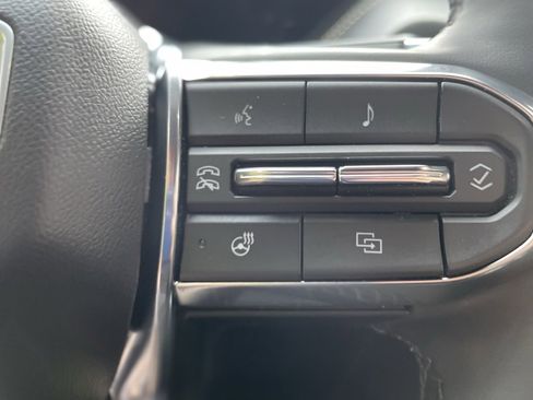 Used 2025 GMC Yukon Elevation image 13