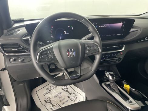 Used 2025 Buick Envista Avenir image 11