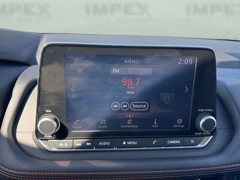 Used 2025 Nissan Rogue SV image 17