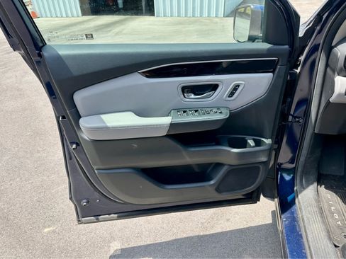 Used 2025 Honda Pilot EX-L image 9