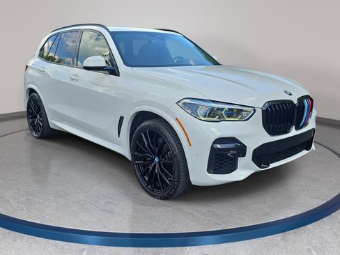 Used 2022 BMW X5 xDrive40i w/ M Sport Package AWD/4WD image 3