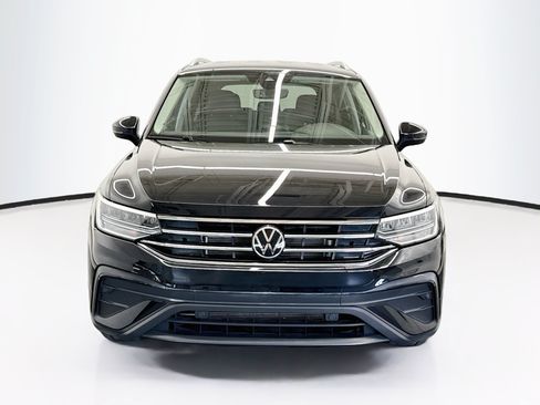Used 2023 Volkswagen Tiguan SE FWD image 2
