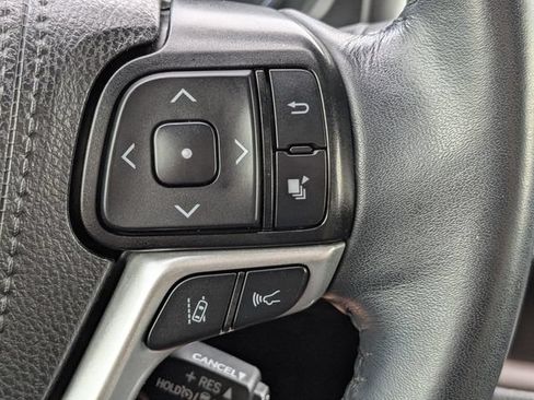 Used 2019 Toyota Highlander XLE AWD/4WD image 27