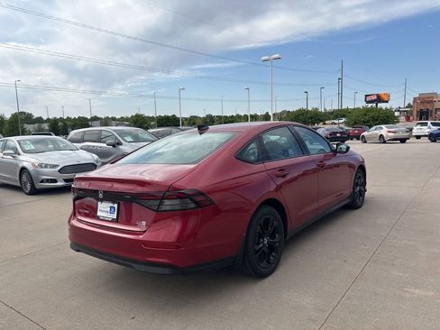 Certified 2025 Honda Accord SE image 5