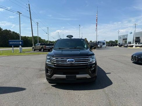 Used 2018 Ford Expedition XLT w/ Equipment Group 202A RWD image 2