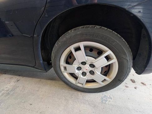 Used 2009 Pontiac Vibe w/ Preferred Package FWD image 11