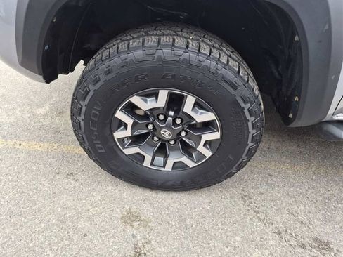 Used 2017 Toyota Tacoma TRD Off-Road image 14
