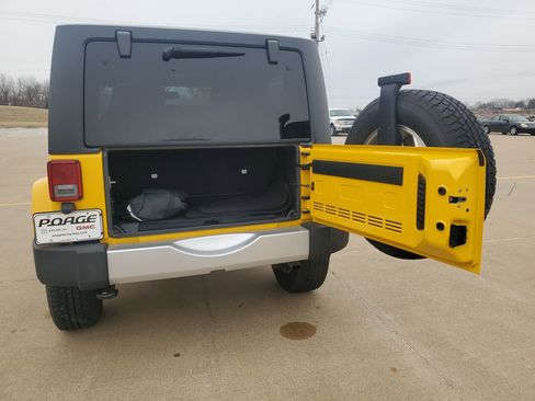 Used 2015 Jeep Wrangler Sahara image 28