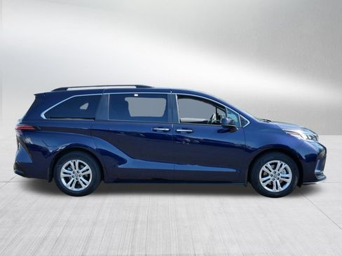 Certified 2022 Toyota Sienna XSE w/ XSE Plus Package AWD/4WD image 8