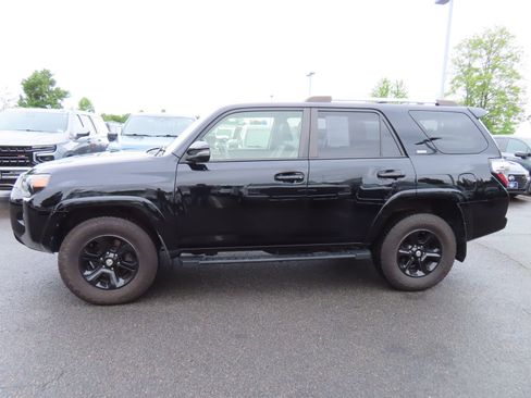 Used 2020 Toyota 4Runner SR5 Premium w/ Moonroof Package AWD/4WD image 8