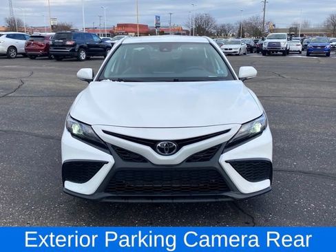 Used 2023 Toyota Camry SE image 2