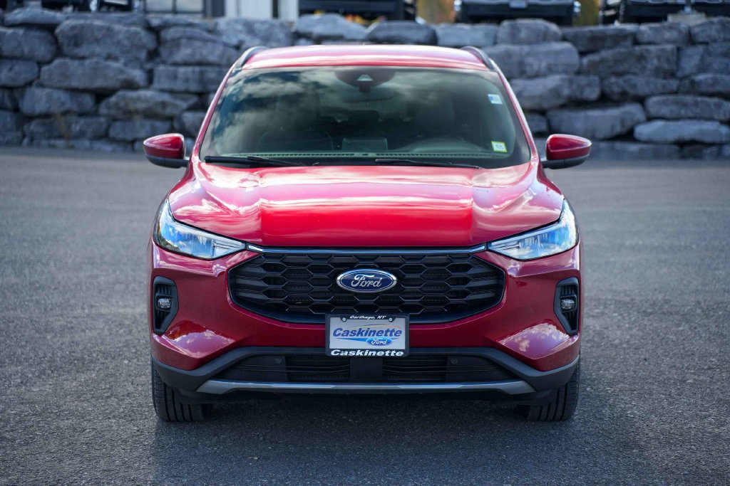 Used 2025 Ford Escape ST-Line Select AWD/4WD image 2
