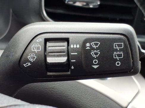 Used 2022 Ford Explorer XLT w/ Equipment Group 202A AWD/4WD image 25