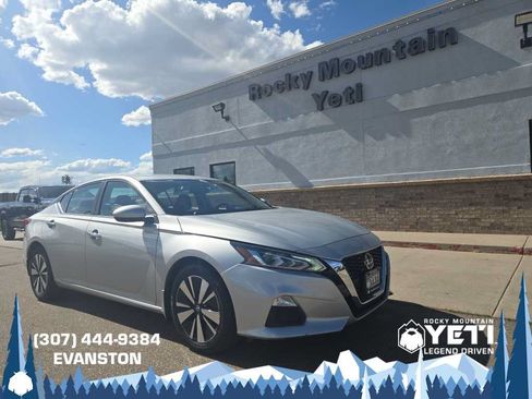 Used 2021 Nissan Altima 2.5 SV FWD image 1