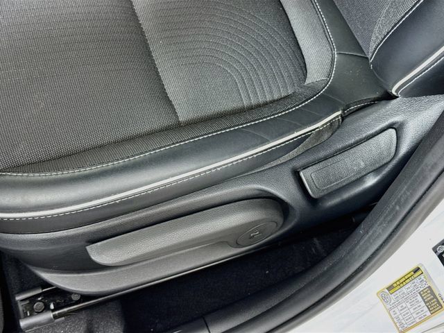 Certified 2024 Hyundai Venue Limited FWD image 33