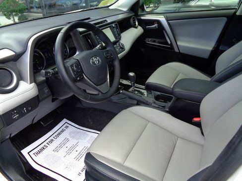 Used 2018 Toyota RAV4 Limited AWD/4WD image 9