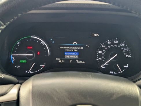 Used 2025 Toyota Sienna XLE image 18