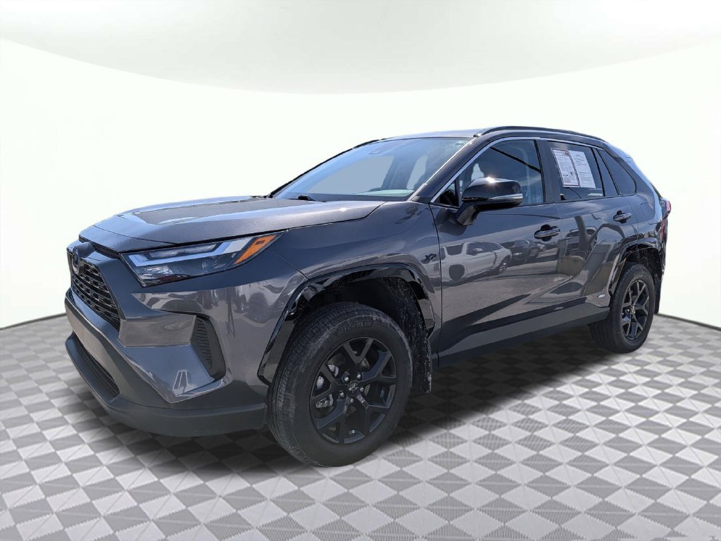Used 2024 Toyota RAV4 XLE AWD/4WD image 5