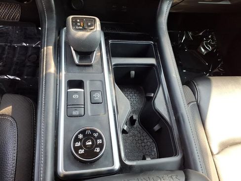 Used 2023 Nissan Pathfinder SL AWD/4WD image 11