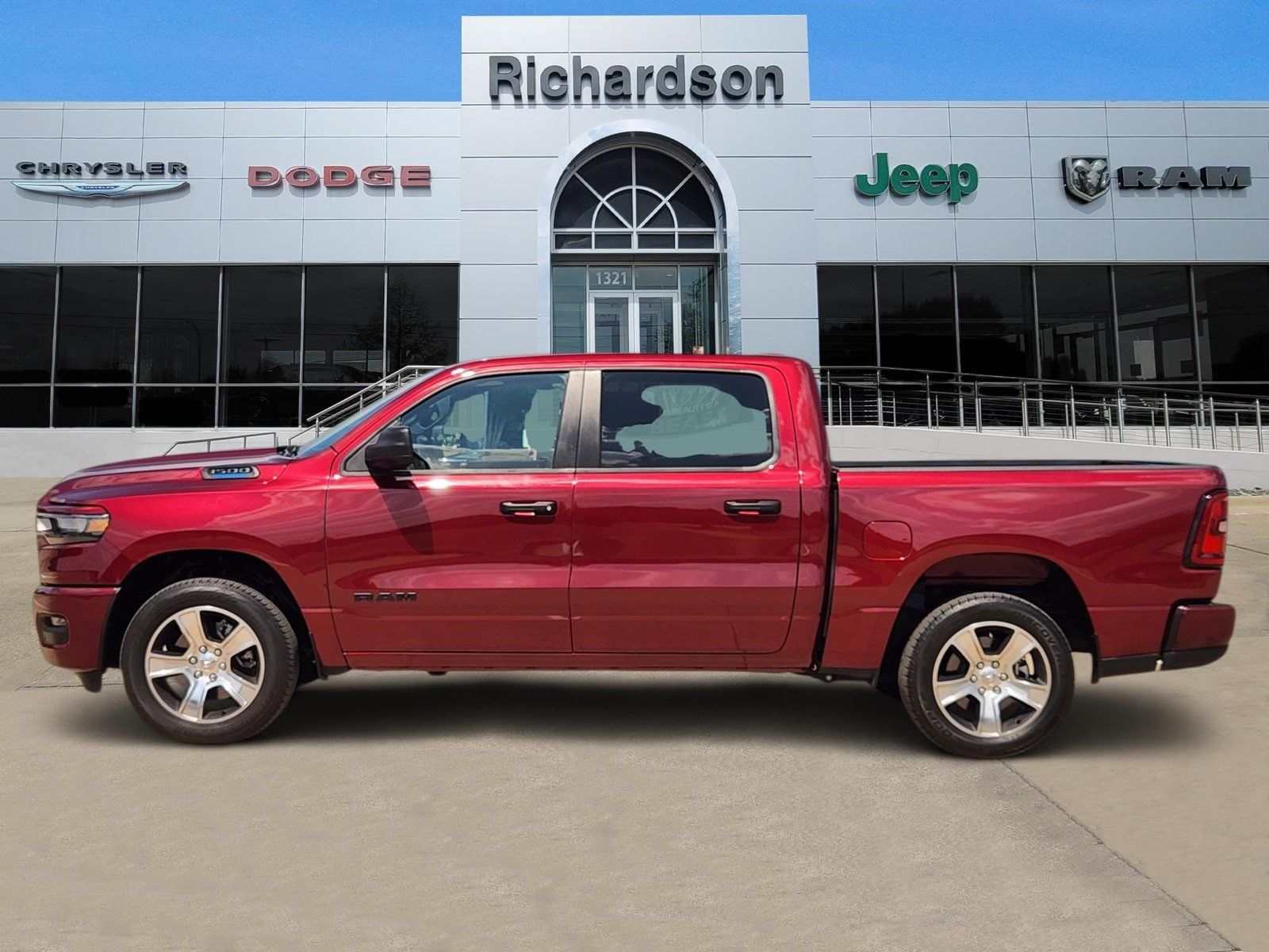 Used 2025 RAM 1500 Tradesman AWD/4WD image 3