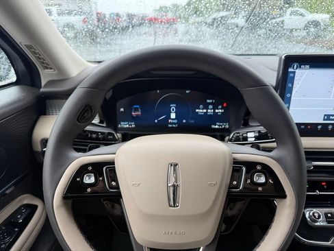 Used 2023 Lincoln Corsair AWD w/ Equipment Group 101A image 27