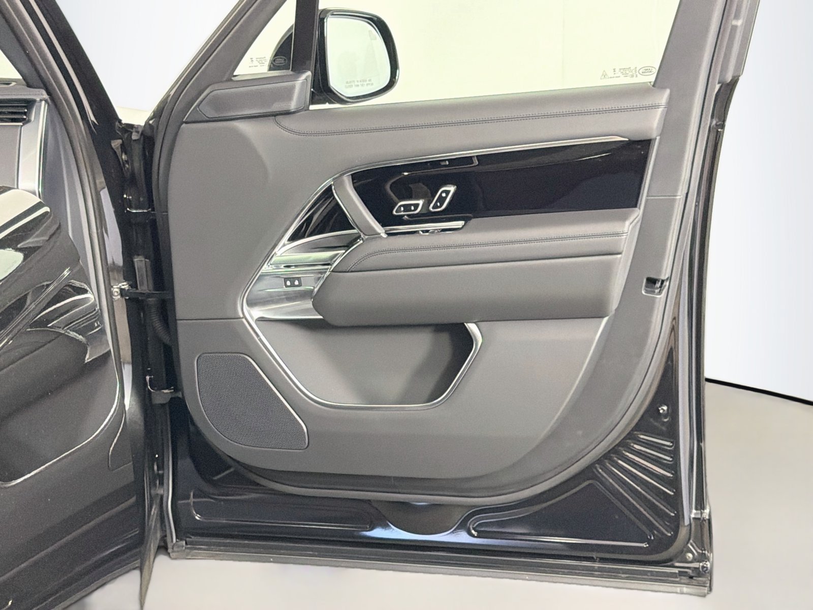 New 2026 Land Rover Range Rover SE AWD/4WD image 31