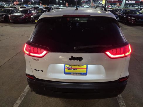 Used 2019 Jeep Cherokee Latitude Plus AWD/4WD image 6